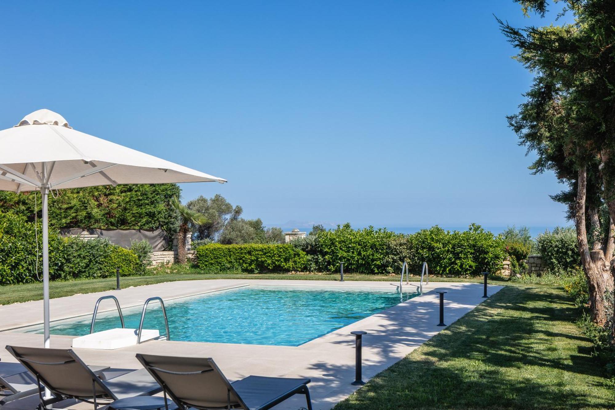 Malvasia Villa Skouloufia